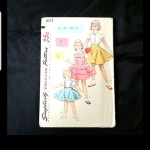 🧵VINTAGE CHILD SIZE SEWING PATTERN